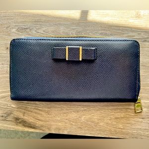 Coach Darcy Navy Bow Crosshatch Zip Wallet